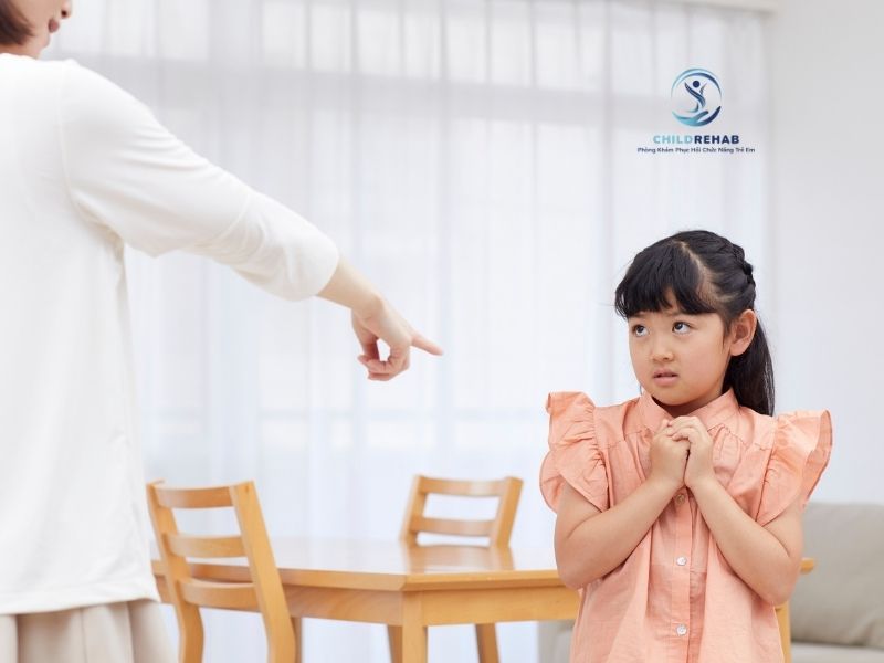 Mắng trẻ khi ăn vạ có thực sự hiệu quả không.