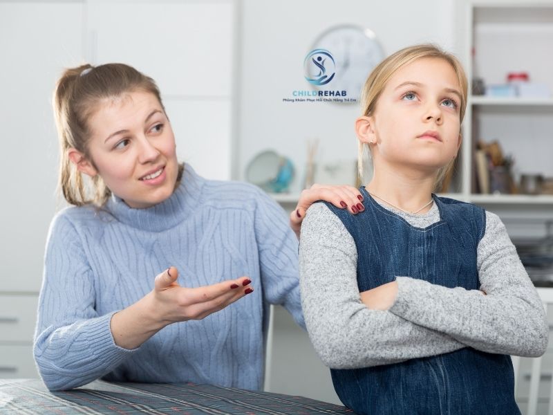 Xin lỗi con sau khi cha mẹ mất bình tĩnh.