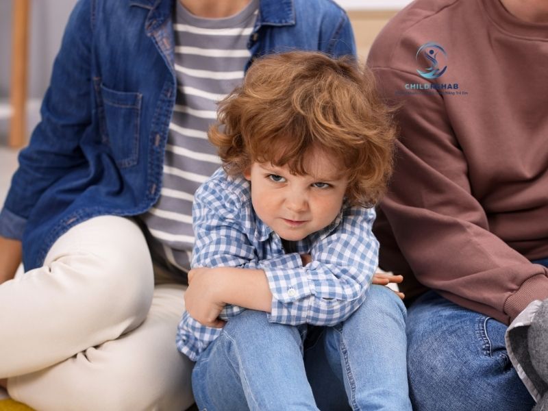 Trong hành trình chăm con, cha mẹ cũng cần được nghỉ, được lắng nghe và được hiểu nhiều hơn là chỉ cố gắng mãi.