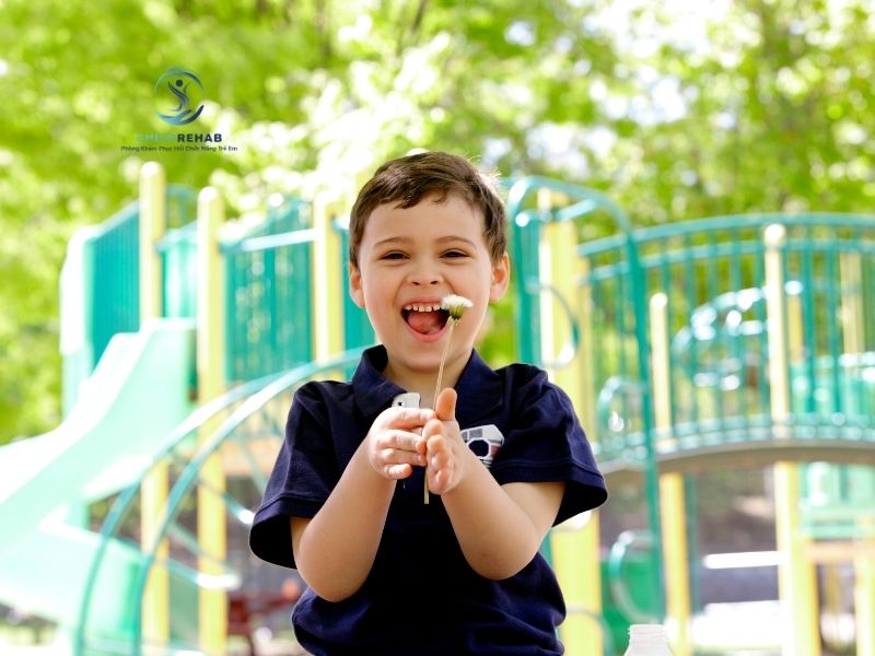 Quy trình đánh giá giúp xác định mức độ và xây dựng kế hoạch can thiệp phù hợp.