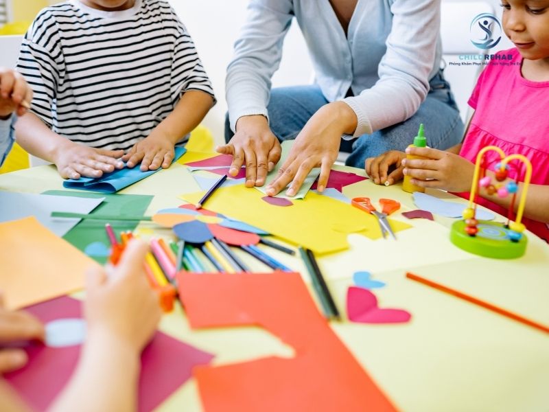 Quy trình đánh giá giúp xác định mức độ rối loạn và hướng hỗ trợ phù hợp.