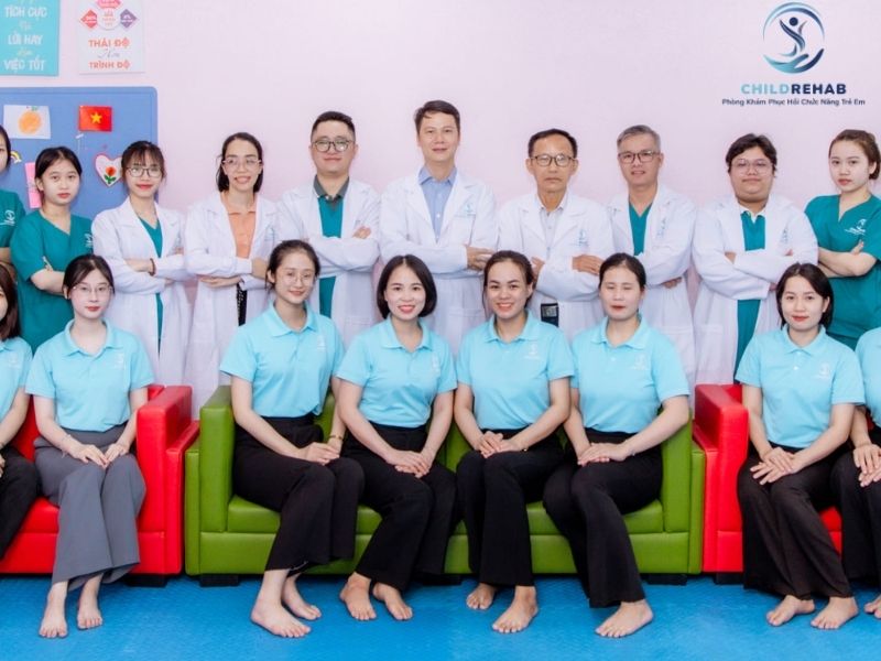 Đội ngũ chuyên gia tại ChildRehab Láng Hà Nội gồm các chuyên viên ngôn ngữ, vận động và can thiệp sớm, phối hợp hỗ trợ trẻ toàn diện.