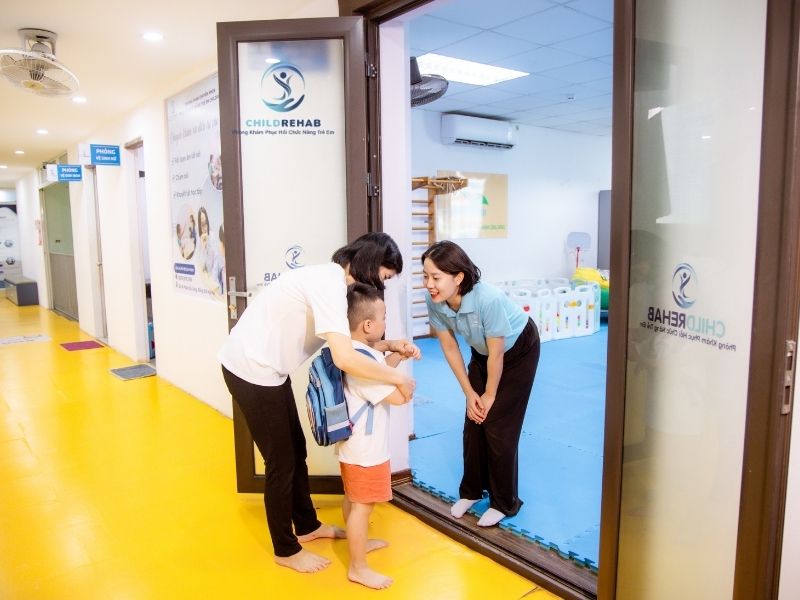 Đón tiếp trẻ tại Childrehab