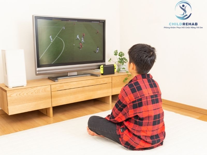 Nhiều phụ huynh hiểu sai về gù lưng ở trẻ khiến việc theo dõi và hỗ trợ chưa đúng