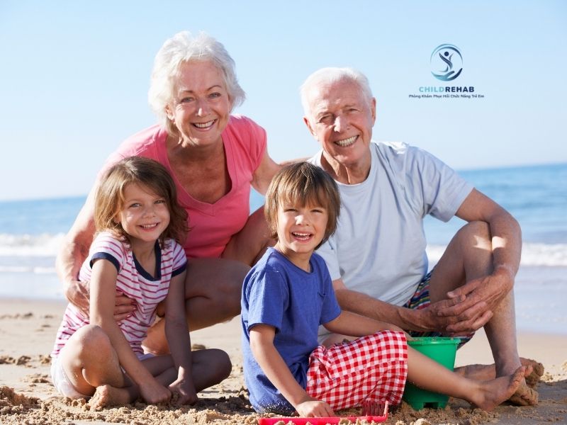 Nhiều gia đình rơi vào tình trạng chỉ một người gánh chính việc chăm và hỗ trợ con.