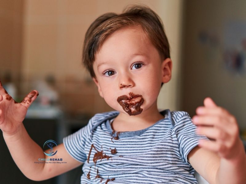 Khi trẻ không hợp tác, cha mẹ rất dễ mất bình tĩnh hoặc nản lòng.