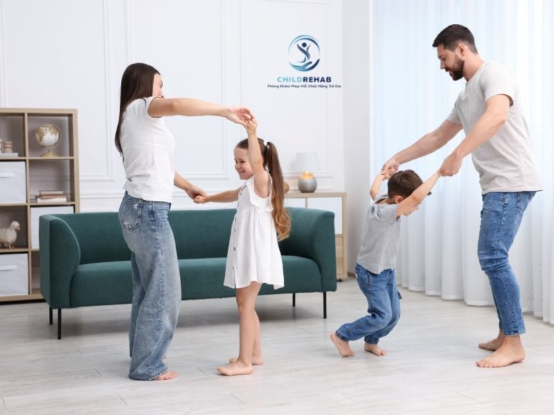 Khi mối quan hệ giữa cha mẹ và con trở nên căng thẳng, có thể cần nhìn lại cách tương tác hằng ngày.