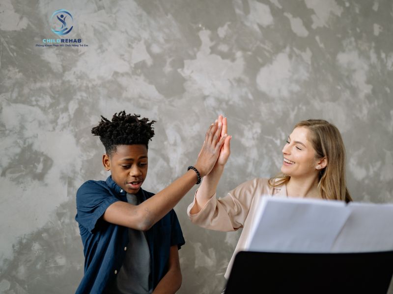 Không phải mọi trường hợp đều cần can thiệp. Dấu hiệu nào cho thấy trẻ cần hỗ trợ chuyên sâu?