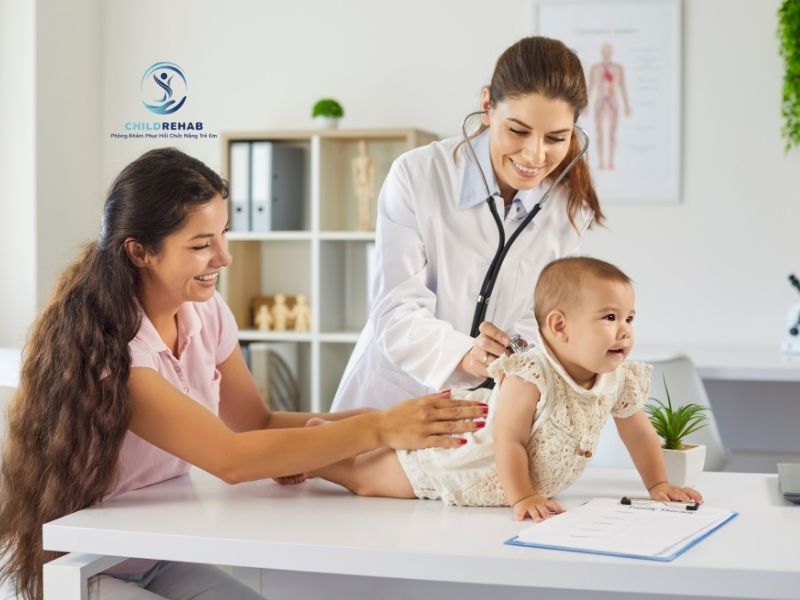 Khi nào phụ huynh nên đưa trẻ đi đánh giá phát triển.