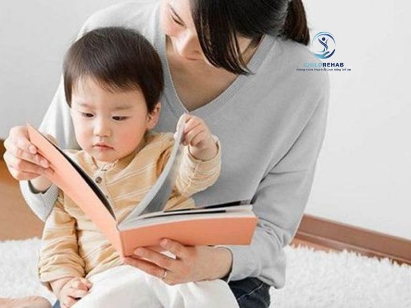 Những dấu hiệu phụ huynh nên đưa trẻ đi đánh giá và trị liệu ngôn ngữ càng sớm càng tốt.