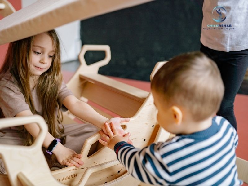 Dấu hiệu trẻ cần chuyên gia hoạt động trị liệu thay vì tự luyện tập.