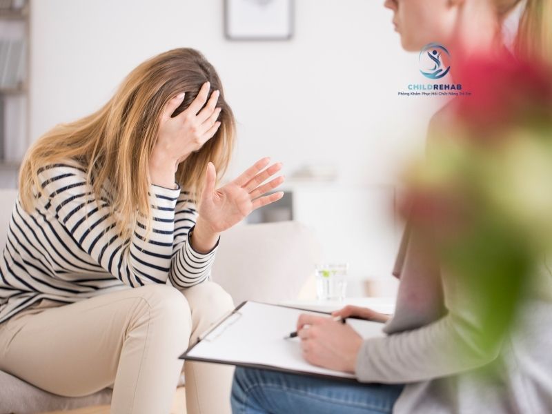 Nuôi con trong trạng thái quá mệt mỏi có thể khiến cha mẹ dễ cáu gắt.