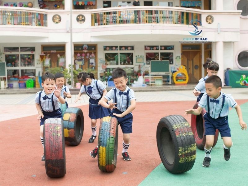 Khi trẻ khó hòa nhập trong môi trường lớp học.