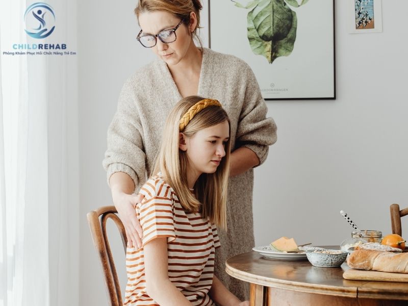 Một số cách xử lý sai có thể khiến việc hỗ trợ trẻ bị sai tư thế kém hiệu quả hơn. 