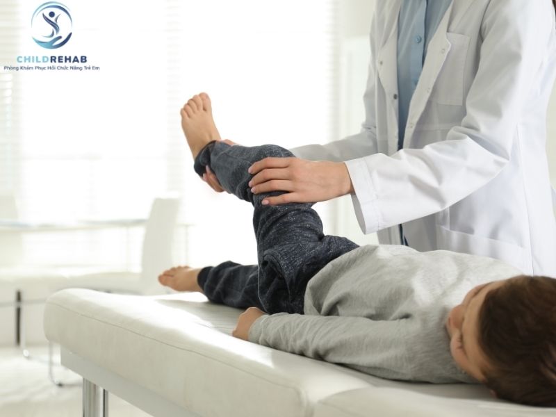 Trẻ đi nhón chân sẽ được kiểm tra ra sao?