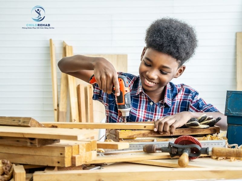 Kỹ năng tự lập giúp trẻ phát triển độc lập và tự tin. Tìm hiểu dấu hiệu, cách dạy và khi nào cần hỗ trợ sớm.