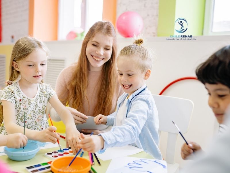 Trẻ đặc biệt thường cần nhiều cơ hội giao tiếp tự nhiên hơn trong sinh hoạt hằng ngày để phát triển tốt hơn.