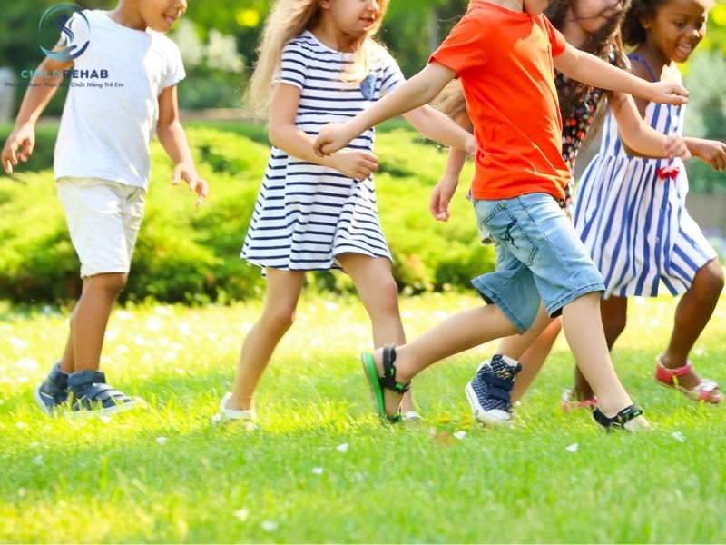 Chân chữ O có phải là một dạng lệch trục chi dưới hay không?