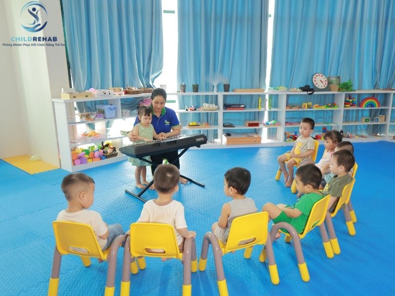 Giúp phụ huynh hiểu rõ một buổi can thiệp thực tế tại ChildRehab khu vực Nam Định – Ninh Bình.