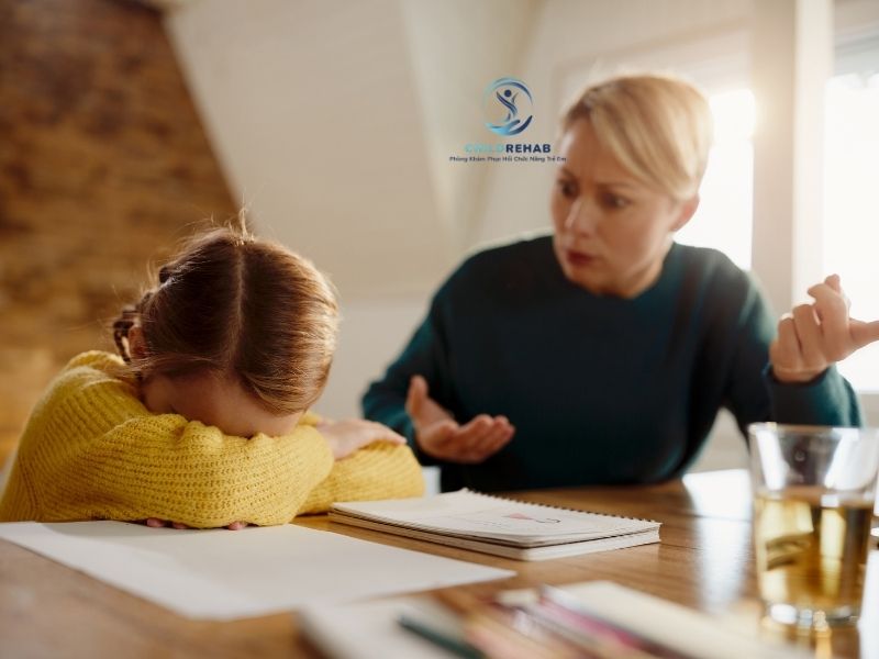 Có những câu cha mẹ nói mỗi ngày nhưng vô tình lại khiến trẻ chống đối nhiều hơn.