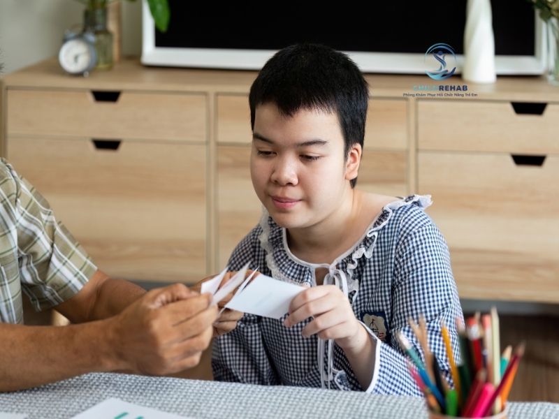 Đồng hành với trẻ đặc biệt không chỉ là cố gắng dạy con, mà còn là hành trình học cách hiểu con sâu hơn mỗi ngày.