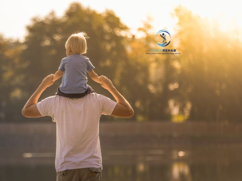 Vì sao nhiều phụ huynh cảm thấy cô đơn khi đồng hành cùng con.