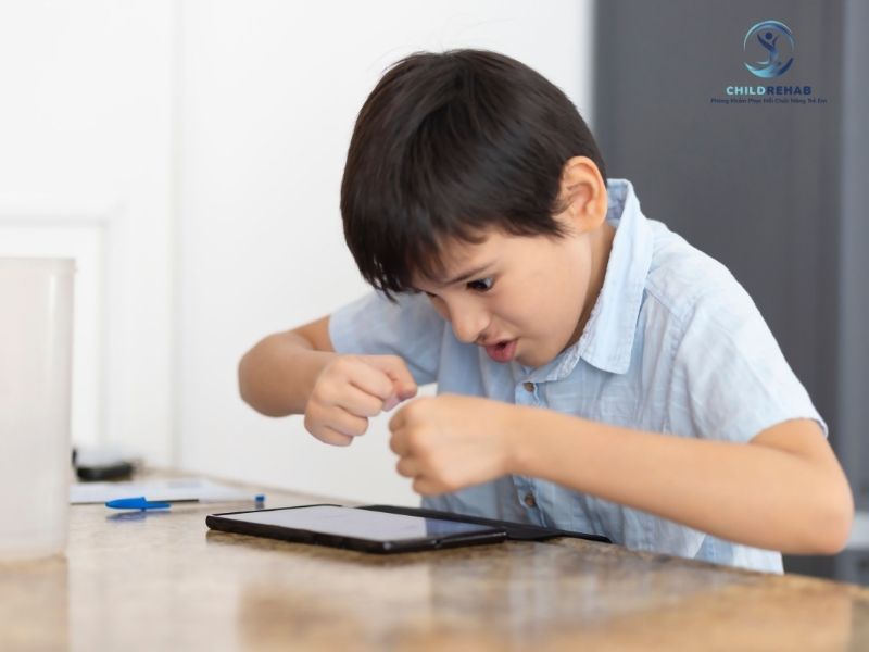 Mối liên hệ giữa tăng động giảm chú ý và khó khăn xử lý cảm giác.