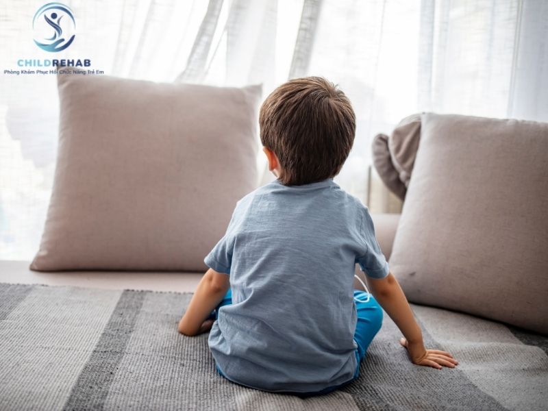 Sai tư thế và gù lưng ở trẻ có mối liên hệ như thế nào?