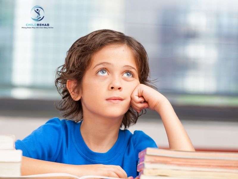 Nhận biết dấu hiệu ADHD ở trẻ chuẩn bị vào lớp 1.