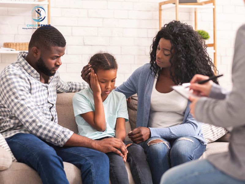 Khi trẻ bị bạn tránh né, có thể liên quan đến kỹ năng xã hội. Cách hỗ trợ để trẻ hòa nhập tốt hơn.