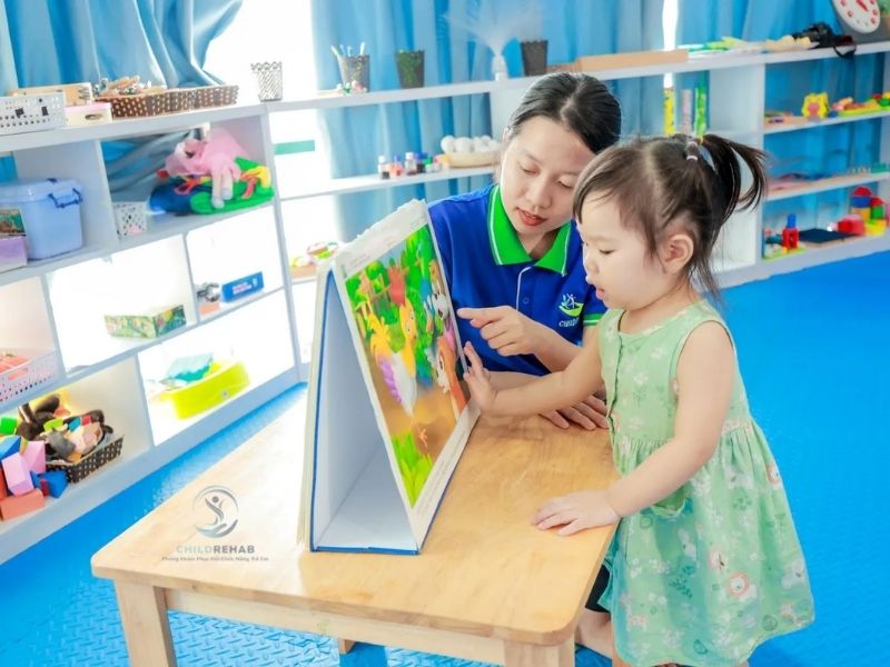 Trẻ chậm nói tại Nam Định và những khó khăn mà nhiều phụ huynh đang gặp phải.