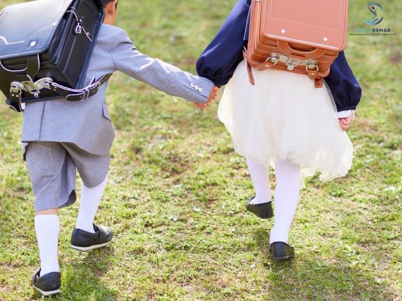 Một số trẻ đi bằng mũi chân do thói quen, nhưng không phải trường hợp nào cũng vậy