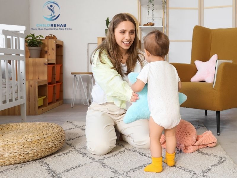 Trẻ đi nhón chân nên tập gì để hỗ trợ dáng đi và kiểm soát cơ thể tốt hơn?