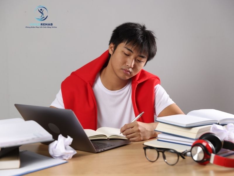 Phân tích ảnh hưởng của kỹ năng xã hội đến việc học và phát triển cảm xúc.