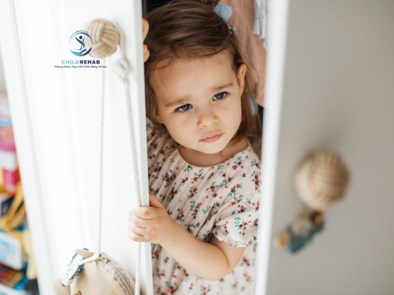 Trẻ không biết chỉ tay có phải là dấu hiệu chậm phát triển hoặc khó khăn giao tiếp không.