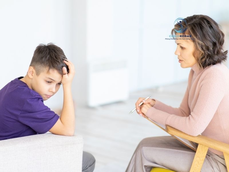 Trẻ chưa biết xin phép, cảm ơn, xin lỗi là do chưa được rèn hay còn phản ánh kỹ năng xã hội chưa tốt.