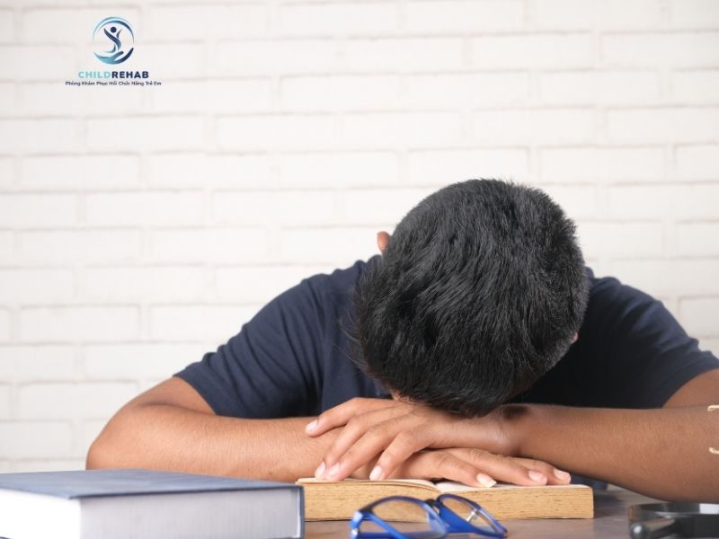 Nhiều phụ huynh nghĩ con lười, nhưng thực tế có thể là chưa được hướng dẫn đúng cách.