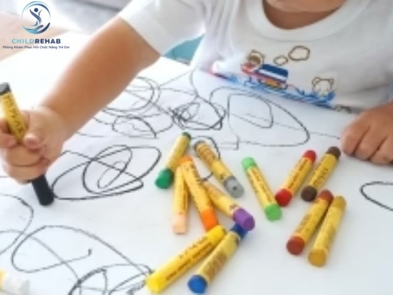 Phối hợp tay mắt kém khiến trẻ khó học và vụng về