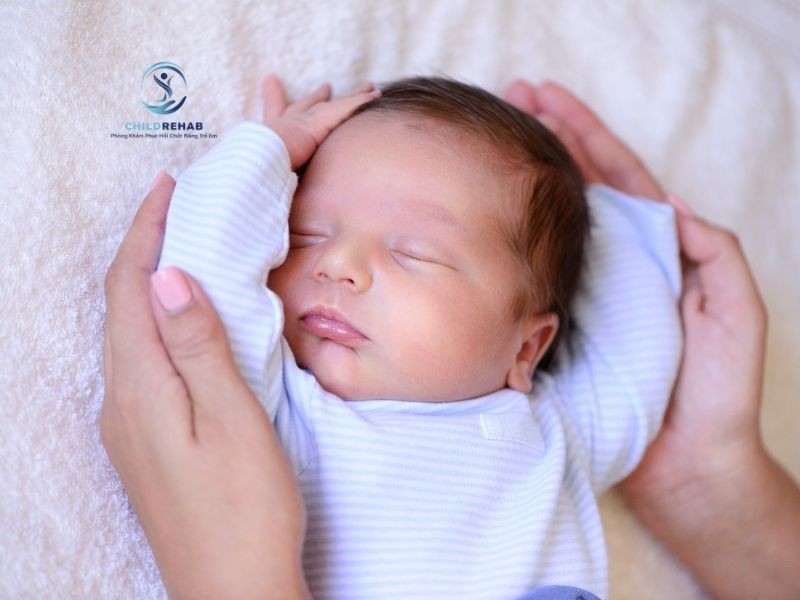 Trẻ sinh non có nguy cơ gặp các vấn đề vận động và tư thế cổ cao hơn bình thường.