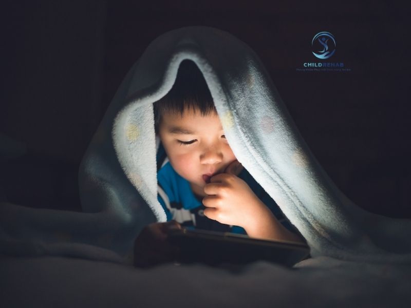 Trẻ thức đêm nhiều có ảnh hưởng đến sự hồi phục, học hỏi và phát triển não bộ hay không.