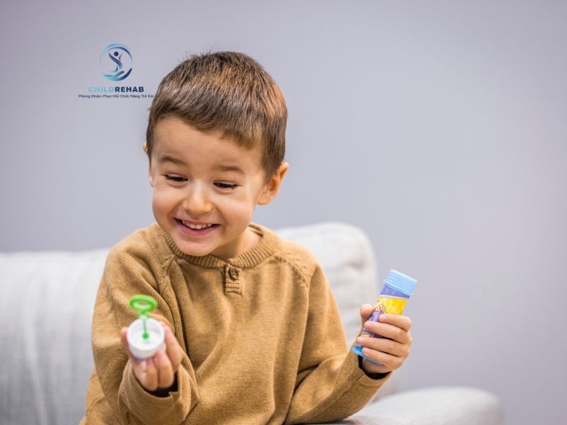 Giải đáp thắc mắc phổ biến về khả năng cải thiện của trẻ tự kỷ khi được can thiệp đúng cách.