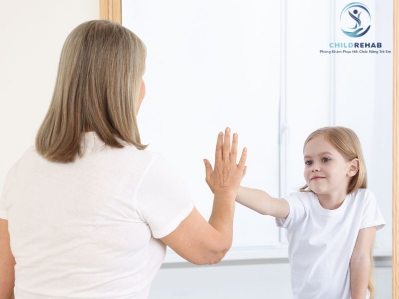 Sự đồng hành của phụ huynh giúp tăng hiệu quả ngôn ngữ trị liệu cho trẻ.