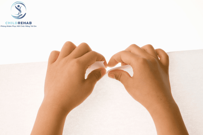 Nhận biết trẻ giảm trương lực cơ và hướng can thiệp vận động trị liệu phù hợp, an toàn