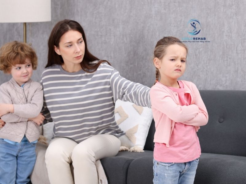 Không phải lúc nào chia sẻ cũng giúp nhẹ lòng, đôi khi còn khiến cha mẹ mệt mỏi hơn.