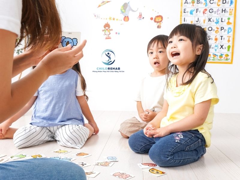 Vì sao có những trẻ nói được nhưng vẫn khó tương tác, khó chơi cùng và khó kết nối với người khác.