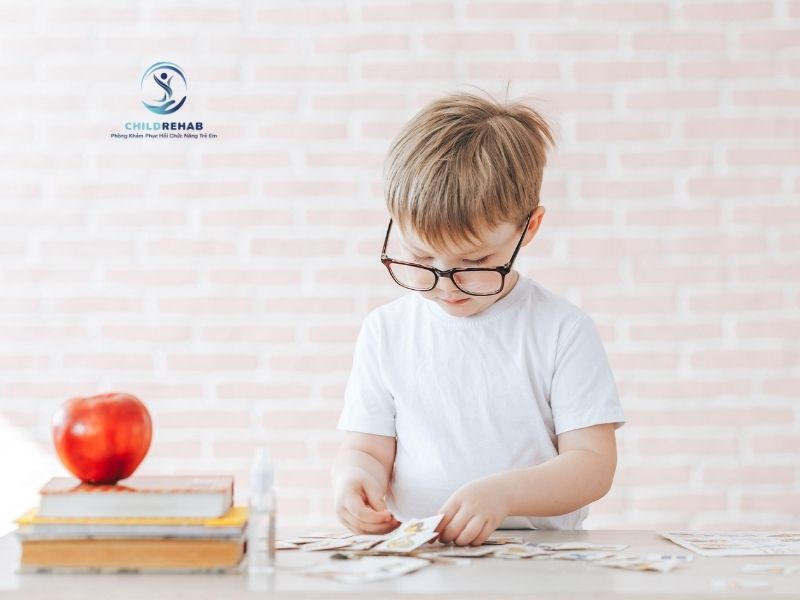 Vì sao việc chỉ dạy từng kỹ năng rời rạc có thể chưa đủ để giúp trẻ tự lập tốt hơn.