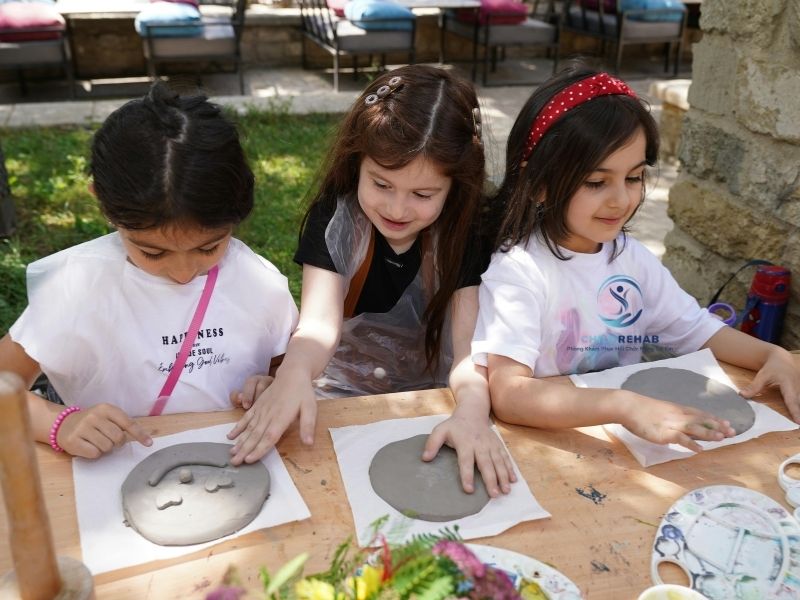 Vì sao có trẻ chậm tự lập hơn so với bạn cùng tuổi và khi nào cha mẹ nên chú ý nhiều hơn.