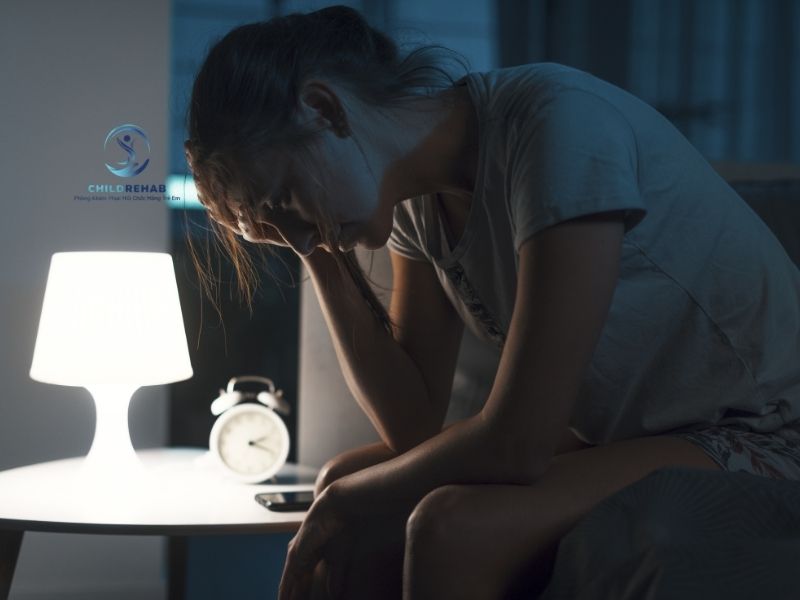 Đồng hành cùng con là hành trình dài và dễ khiến cha mẹ kiệt sức nếu phải gồng quá lâu mà không được hỗ trợ đúng cách.