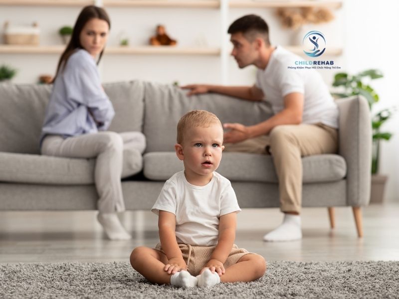 Nhiều phụ huynh cảm thấy cô đơn trong hành trình nuôi con, đặc biệt khi con có khó khăn phát triển.