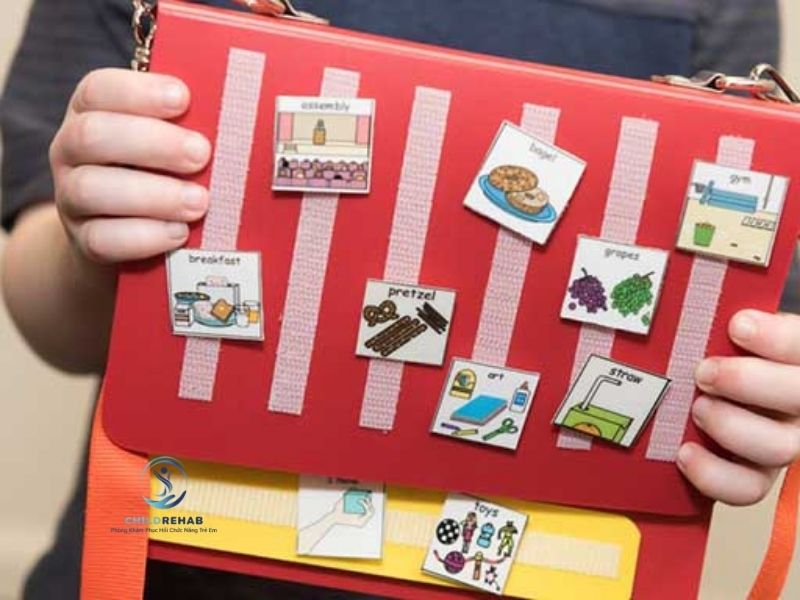 Những lợi ích của PECS trong phát triển giao tiếp sớm.